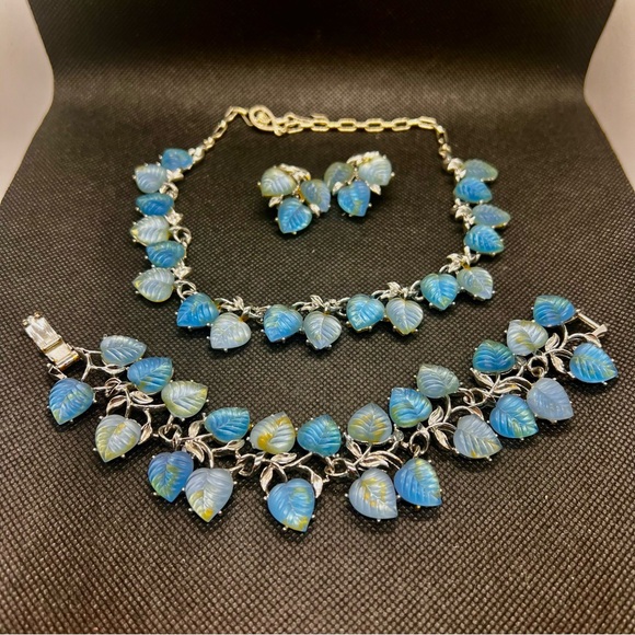 Vtg Blue‎ & Gold Molded Glass LeaveSilver Tone Necklace Bracelet Earrings Set